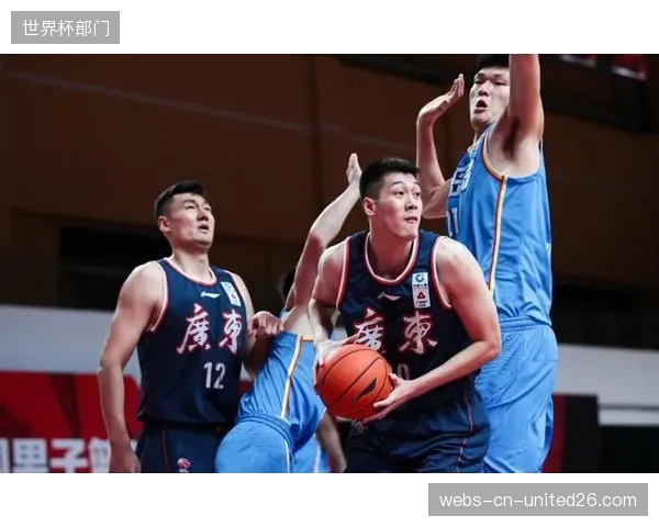 球队阵容结构趋于老化，大赛经验与体能储备之间的平衡考验克拉克轮换策略。